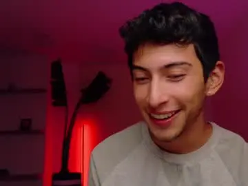 Chaturbate Live Sex of ethan_skiny_