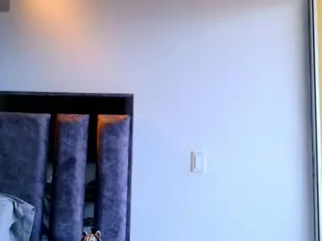 Chaturbate Free Porn Cam of santin_seans