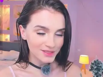Chaturbate Live Sex Cam of synne_glows