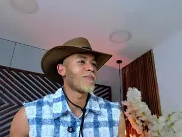 Chaturbate Live Porn of bento_fox