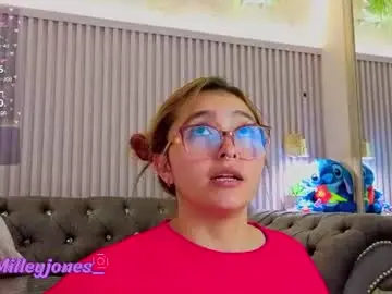 Chaturbate Sex Chat of milleyjones_