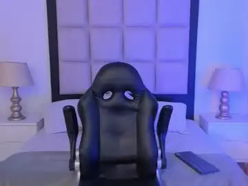 Chaturbate Live Sex Cam of tiny_thomm