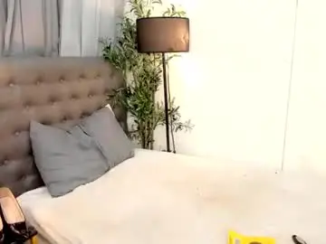 Chaturbate Adult Video Chat of asianhugecockjulia1