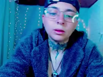 Chaturbate Adult Video Chat of noah_martini