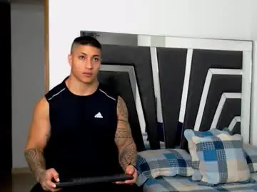 Chaturbate Live Sex Cam of noah_harris01