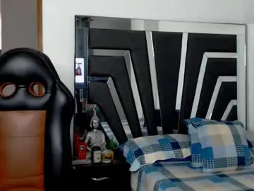 Chaturbate Live Sex Cam of noah_harris01