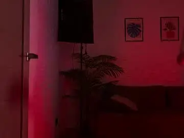 Chaturbate Live Sex Cam of elli_harmon