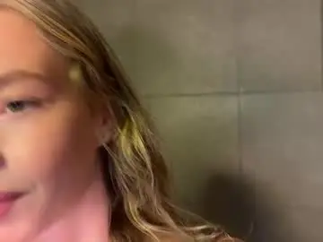 Chaturbate Live Sex Cam of elli_harmon