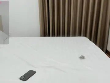 Chaturbate Live Sex Cam of sophia_squirtits