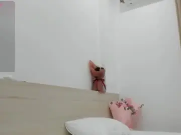Chaturbate Best live sex cam show of sophia_squirtits