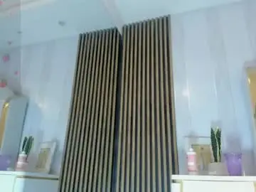 Chaturbate Live Sex Cam of roxy_flame_