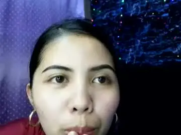 Chaturbate Free Live Porn of your_petite_miah07