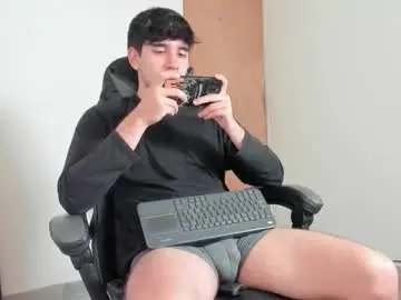 Chaturbate Nude Webcam of leo_jones389