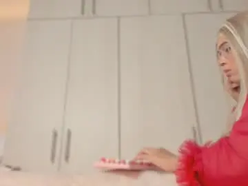 Chaturbate Live Sex Cam of camii_desire