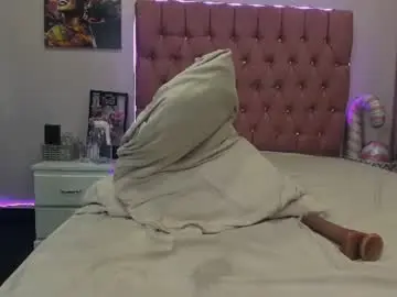 Chaturbate Live Sex Cam of mazeekiin
