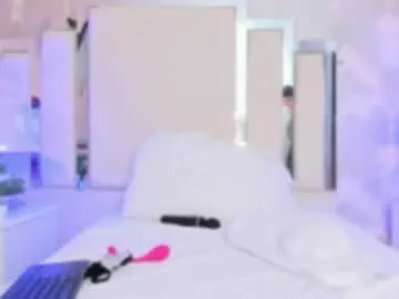 Chaturbate Best live sex cam show of lauramartin1