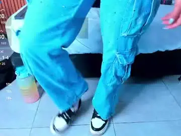 Chaturbate Free Live Porn of eveliin_thompsson