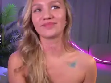 Chaturbate Live Sex Cam of nikkisilk