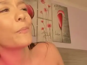 Chaturbate Live Sex of aliceclark__