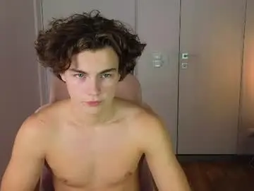 Chaturbate Live Sex Cam of whiteskyy_