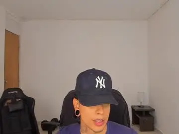 Chaturbate Sex Cam of saenz_hotx