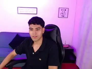 Chaturbate Live Sex Cam of davidcum18