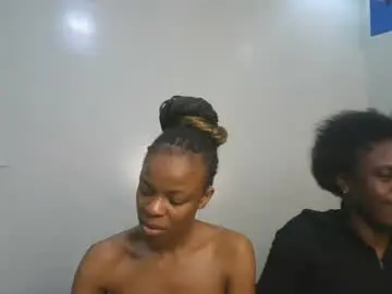Chaturbate Watch Live Sex Cams of petite_luxe1