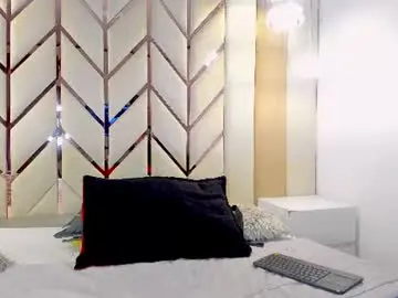 Chaturbate Watch Live Sex Cams of raven_luxx