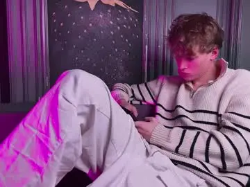 Chaturbate Free Live Porn of curlytwinkboy