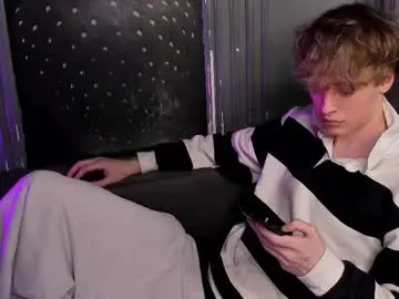 Chaturbate Live Sex Cam of curlytwinkboy