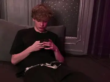 Chaturbate Sex Cam of curlytwinkboy