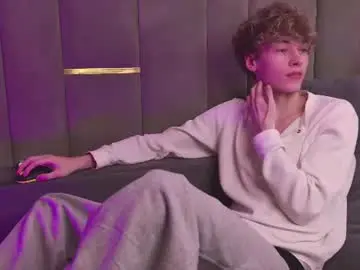 Chaturbate Sex Cam of curlytwinkboy