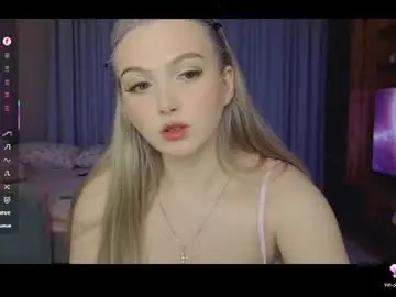 Chaturbate Free Porn Cam of small_blondee