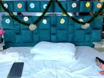 Chaturbate Live Sex Cam of valtira_nova