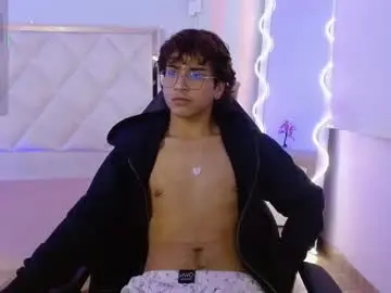 Chaturbate Live Sex Cam of justin_tay1