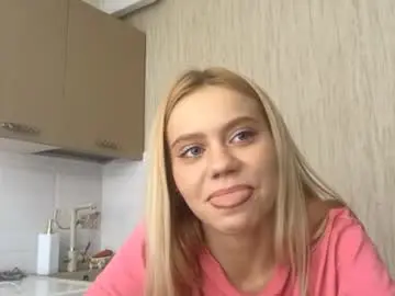 Chaturbate Live Sex Cam of kristifelicien
