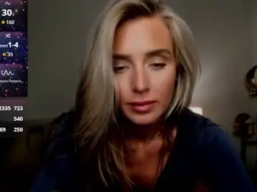 Chaturbate Live Sex Cam of theselina_kyle