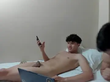 Chaturbate Live Sex Cam of yizus_bonz