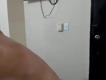 Chaturbate Live Sex Cam of yizus_bonz