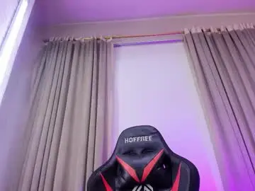 Chaturbate Live Sex Cam of aleja_hill