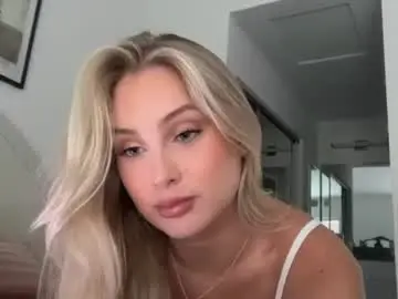 Chaturbate Live Sex Cam of bellaryderr