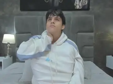 Chaturbate Live Sex Cam of bruce_hans