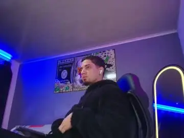 Chaturbate Live Sex Cam of camiloalvarezzz3