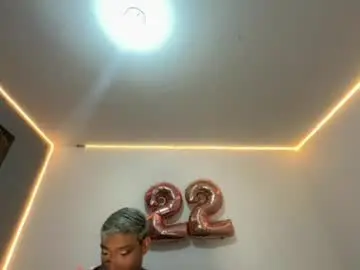 Chaturbate Live Sex Cam of alejo_cute