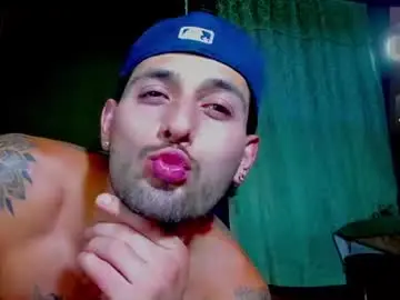 Chaturbate Nude Webcam of alejo_323__