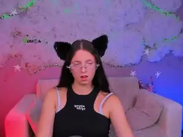 Chaturbate Live Sex Cam of kira_so_shy