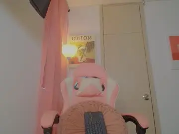 Chaturbate Nude Webcam of emmily_forever