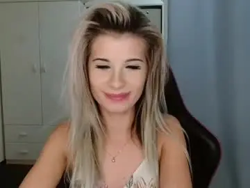 Chaturbate Live Sex Cam of kristineamore