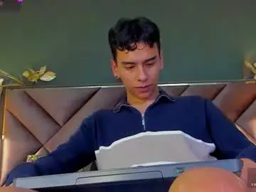 Chaturbate Live Sex Cam of aiden_royce