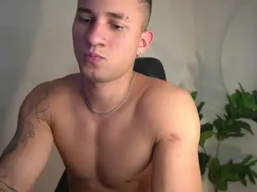 Chaturbate Live Sex Cam of thin_tommy11